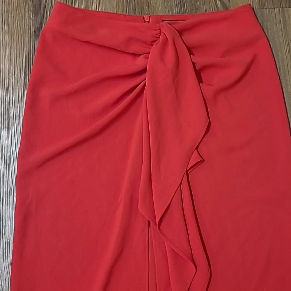 Zara Red Midi Pencil Skirt with Tie Front and Slit used exelente‎ condition .